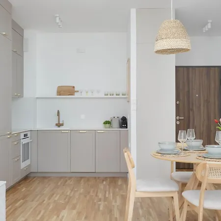 Unique With Air Conditioning And Underground Parking By Renters Prestige Varsóvia