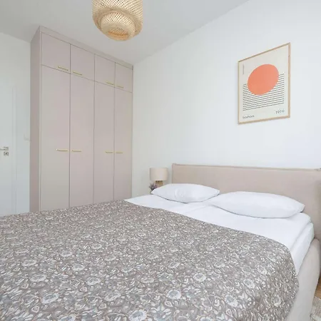Unique With Air Conditioning And Underground Parking By Renters Prestige * Varsóvia